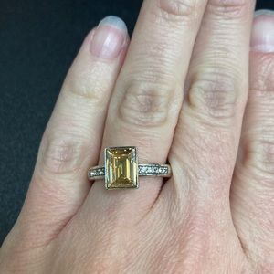 Brighton Yellow Emerald cut ring size 6